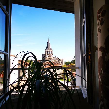 La Maison De Thomas Saint-Amant-de-Boixe 外观 照片