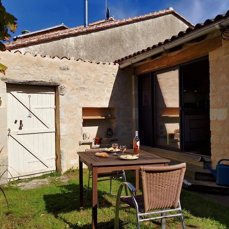 La Maison De Thomas Saint-Amant-de-Boixe 外观 照片