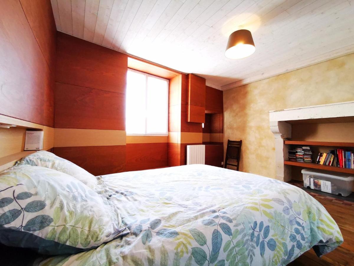 La Maison De Thomas Saint-Amant-de-Boixe 外观 照片