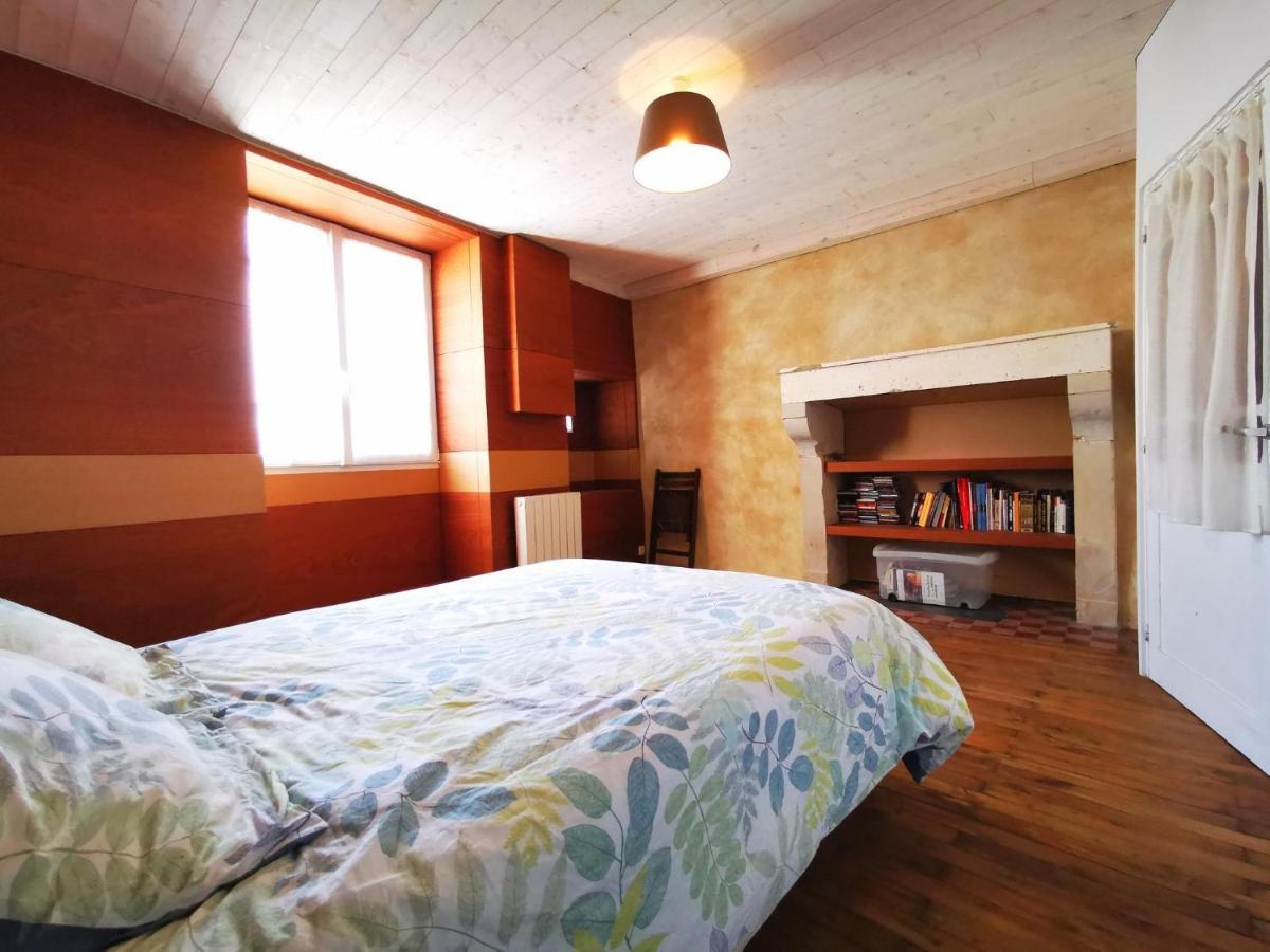 La Maison De Thomas Saint-Amant-de-Boixe 外观 照片